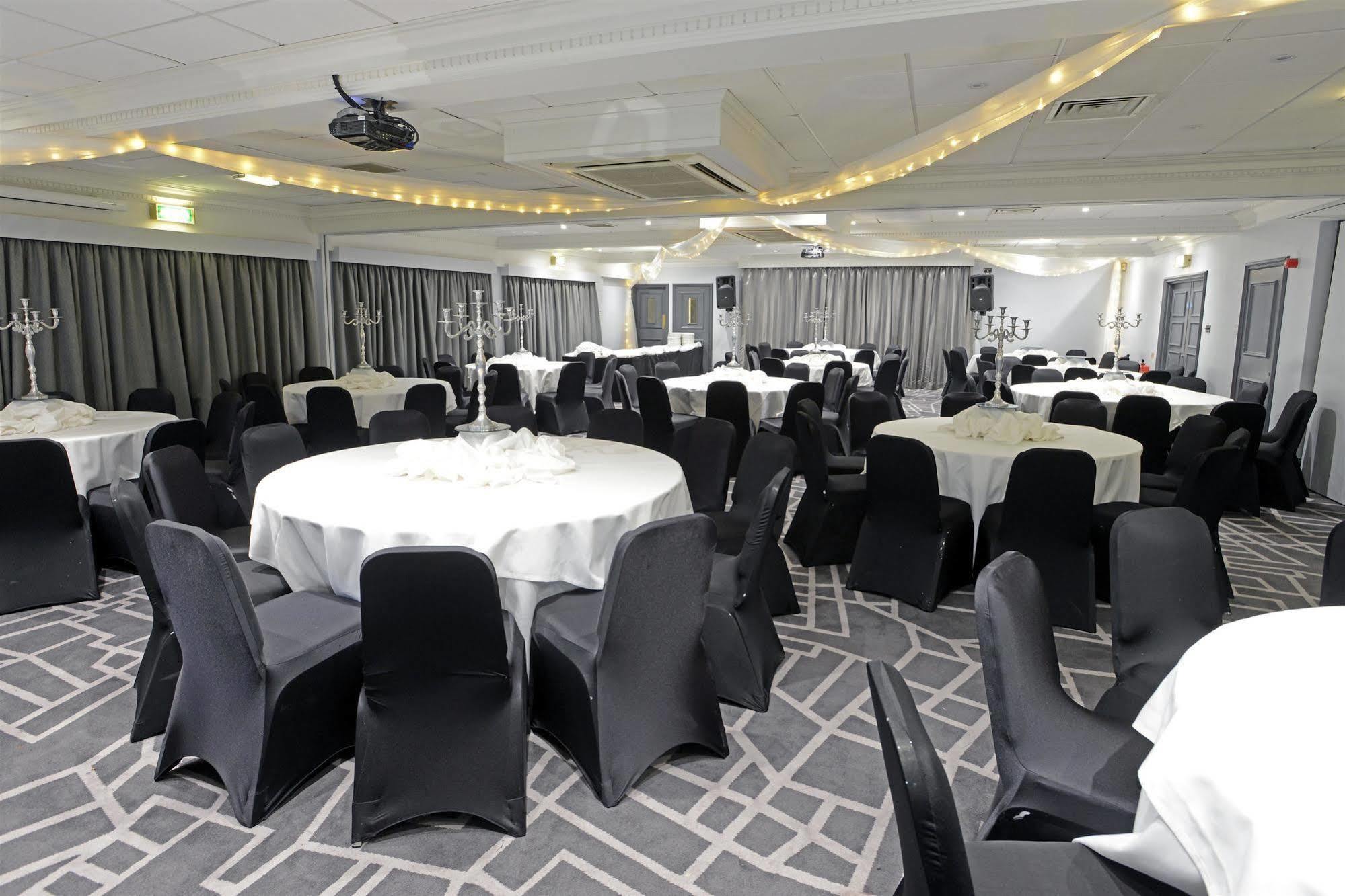 Village Hotel Nottingham Beeston  Eksteriør billede